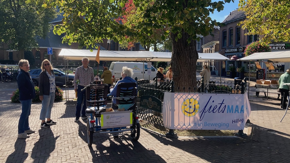Bollenmarkt 2024 bij de Hillegomse pomp met duofiets