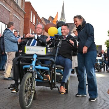 Duofiets brengt Pechtold naar Zwarte Tulp