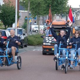 Carbagerun Team ZOT auto met twee duofietsen ervoor