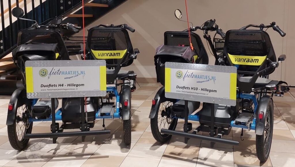 Duofietsen H4 en H10 met borden achterop van TrafficSupply