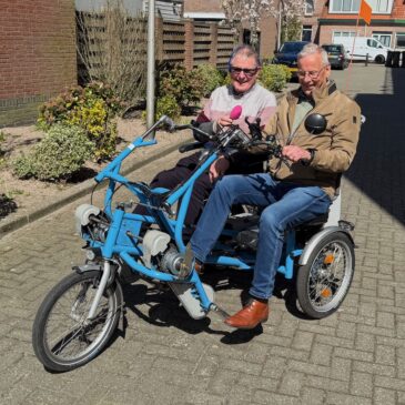Interview op de duofiets bij Bollenstreek Omroep