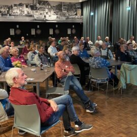 Zaal vol geïnteresseerde vrijwilligers op vrijwilligersavond